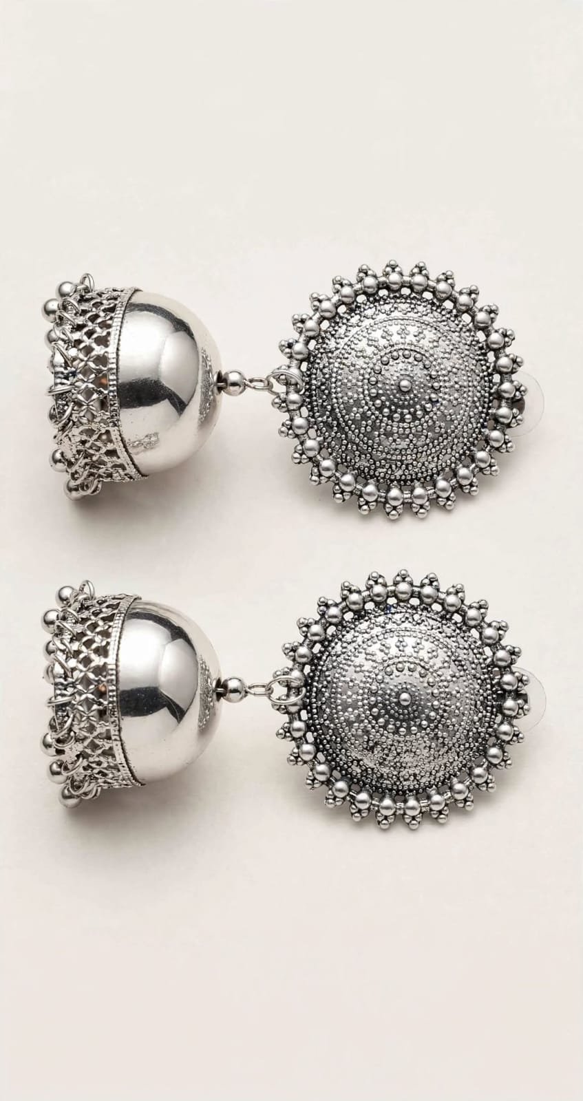 Round Hanging butta Mettalic